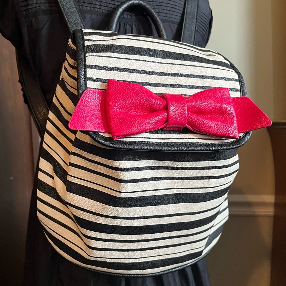 🎀 EUC Betsey Johnson Pink Bow Tail backpack 🎀